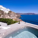 Pezoules Of 4* Oia