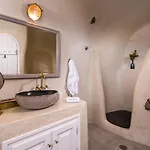 Pezoules Of Hotell Oia