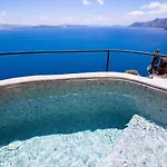 Pezoules Of Hotell Oia