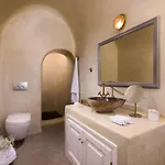 Pezoules Of Hotell Oia