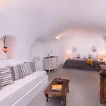 Pezoules Of 4* Oia