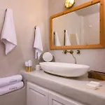 Pezoules Of 4* Oia