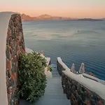 Pezoules Of 4* Oia