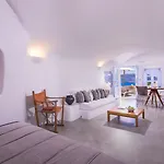 Pezoules Of Oia