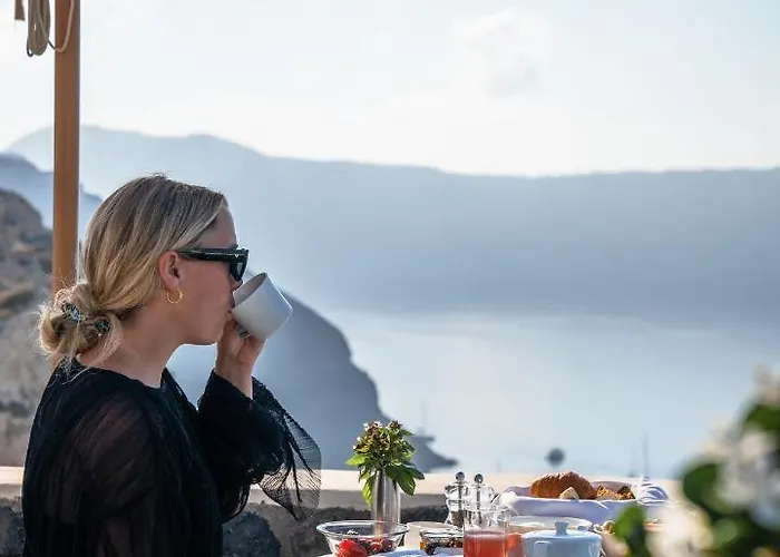 Pezoules Of Otel Oia