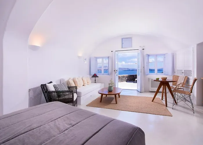 Pezoules Of Otel Oia