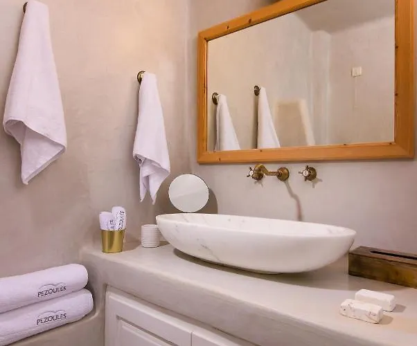 Pezoules Of 4* Oia (Santorini)