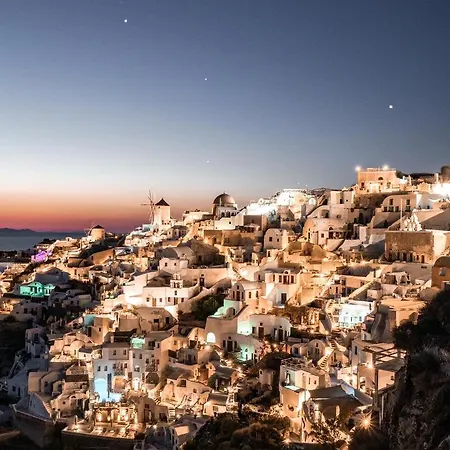 Pezoules Of Oia