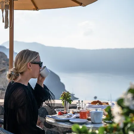 Pezoules Of Hotell Oia