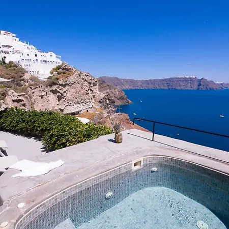 Pezoules Of 4* Oia