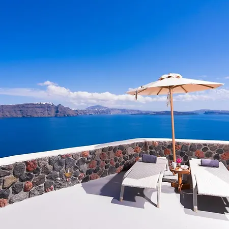 Pezoules Of Oia