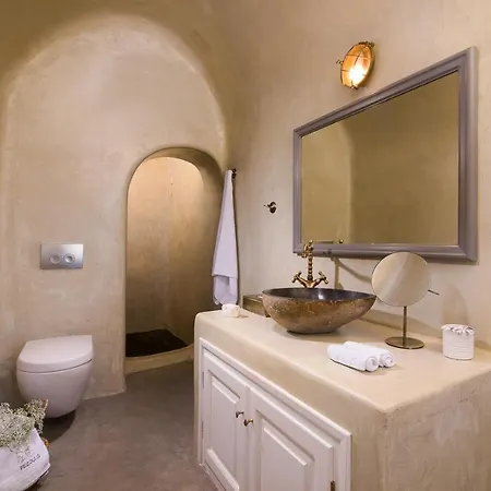 Pezoules Of Hotell Oia