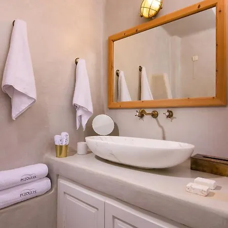 Pezoules Of 4* Oia