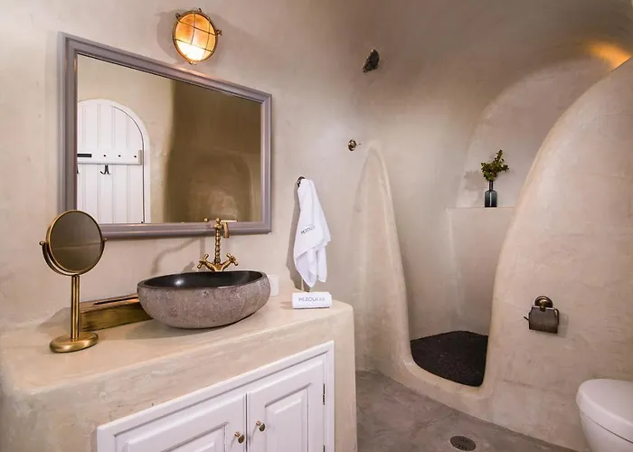 Pezoules Of Hotel Oia