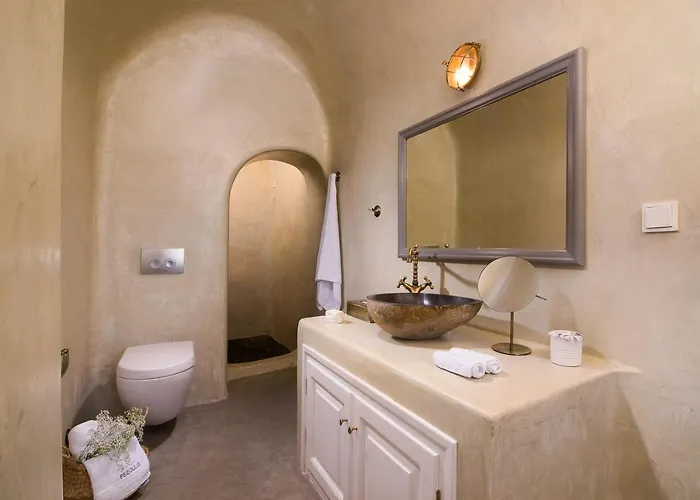 Pezoules Of Hotel Oia