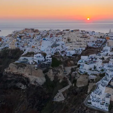 Pezoules Of 4* Oia