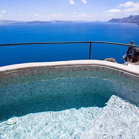 Pezoules Of Hotel Oia