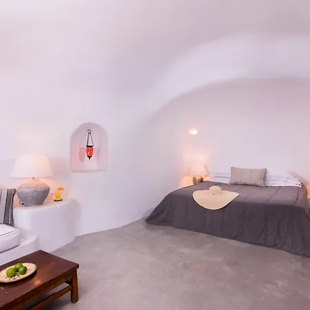 Pezoules Of Hotel Oia (Santorini)